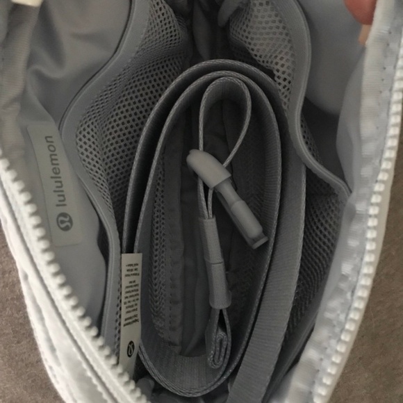 NWOT Lululemon Belt Bag - Picture 2 of 2